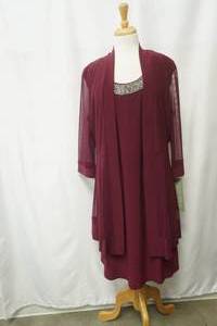 lot 488 image: NWT R&M Collection Size 16 Evening Dress. BurgundyWIne Color with Cover