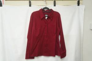 lot 493 image: NWT Maurices Size L Burgundy Button Up dress shirt