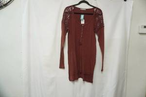 lot 507 image: NWT Maurices Size L Long Sleeve Blouse