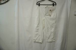 lot 520 image: NWT Charter Club The Classic FIt White Capri Size 12