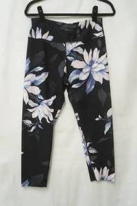 lot 532 image: Calvin Klein Performance size L. Floral print leggings