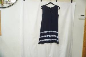 lot 564 image: G.H. Bass & Co Size L navy blue tie-dye dress