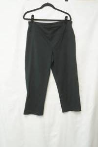 lot 580 image: Lands End Size L (14-16) Black Capri Yoga Pants