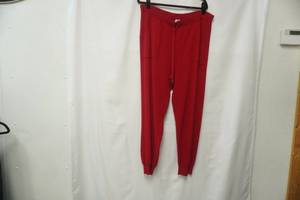 lot 586 image: Chicos Zenergy size 3R red knit pants