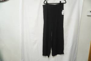 lot 611 image: NWT Old Navy Size L Black Slacks