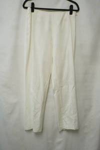 lot 648 image: Akris size 10 side zip cropped white slacks