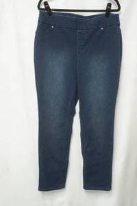 lot 676 image: Perfect Stretch by Chicos Size 2