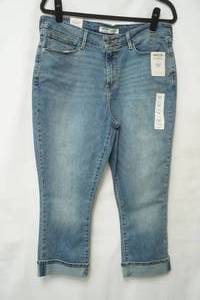 lot 680 image: NWT Signature Levi Strauss Mid Rise Capri Jeans Size 14