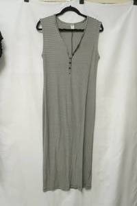 lot 755 image: Old Navy sleeveless knit dress size M