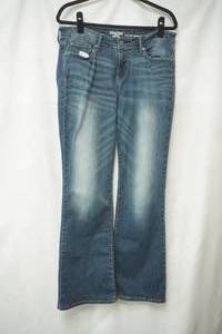 lot 827 image: Denizen Modern boot cut size 12 jeans