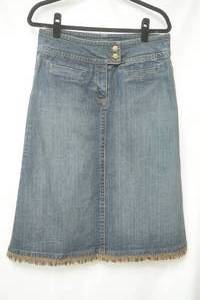 lot 844 image: Cabi jean skirt size 6