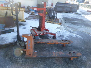 lot 62 image: Eagle 55 Pallet Jack