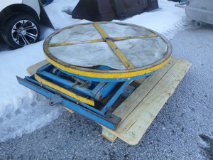 lot 66 image: Pneumatic Scissor Lift Pallet Wrapper