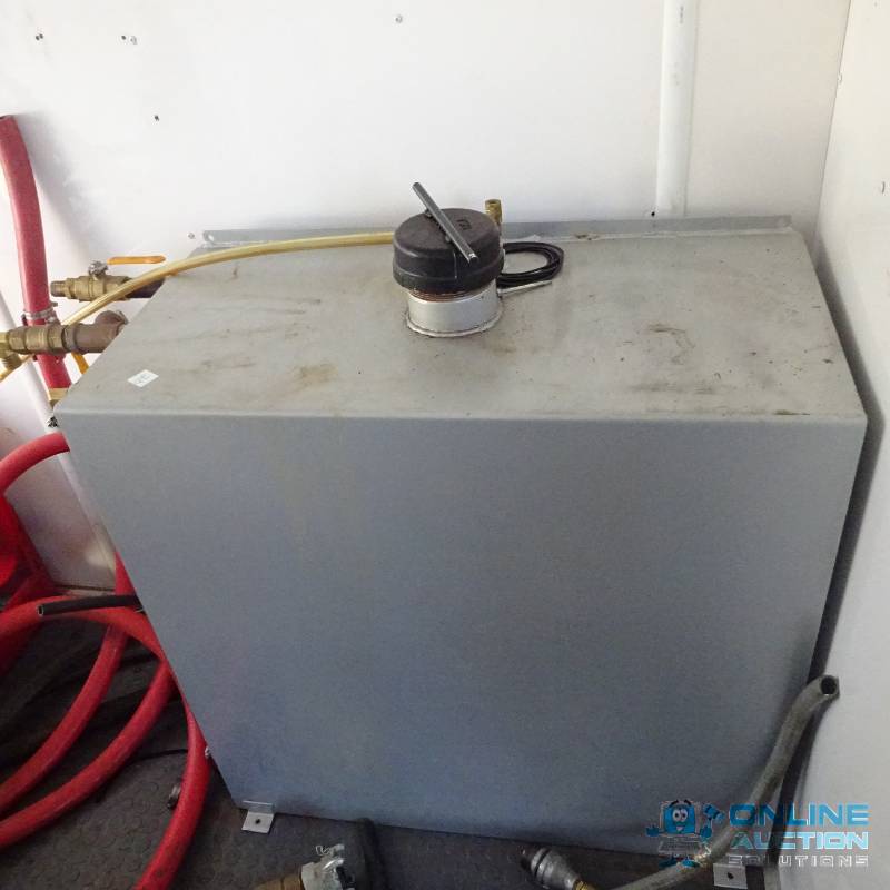 lot 19 image: 100 gal metal fuel tank.