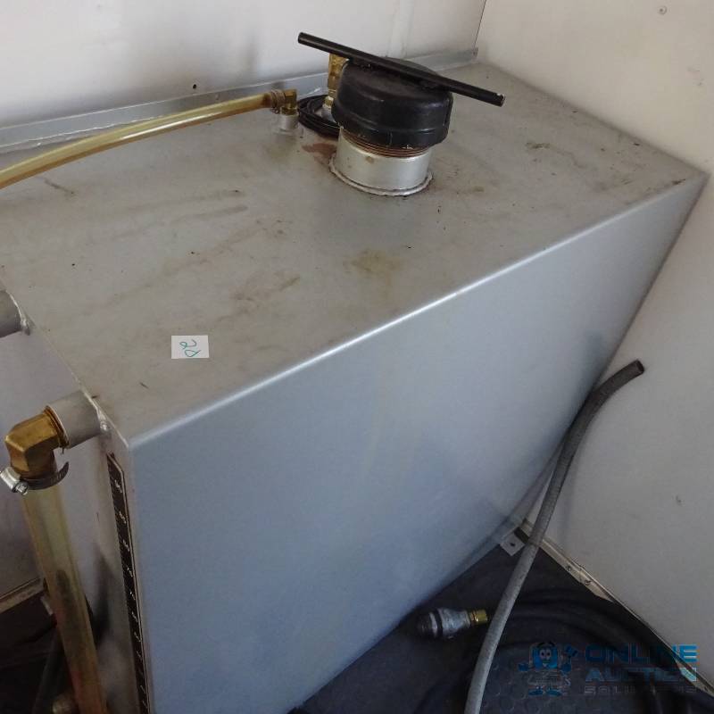 lot 20 image: 100 gal metal fuel tank.