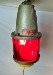lot 23 image: Vintage Federal Signal Corp. Model 27-S Beacon Ray Rotating Signal Light