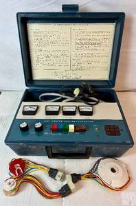 lot 46 image: Vintage Heathkit CRT Tester and Rejuvenator Model IT-5230