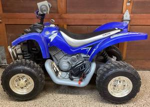 lot 17 image: Yamaha 12V Raptor ATV Ride On Model EC-1006