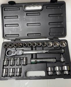 lot 66 image: GearWrench Vortex Pass Thru Ratchet Set 25 pcs 12 Drive Size