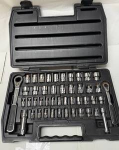 lot 65 image: GearWrench GearRatchet 46pc 14 & 38 Drive Pass-Thru 6 Point SAEMetric Tool Set