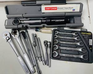 lot 69 image: Craftsman Hand Tool Bundle