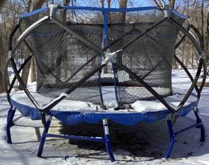 lot 19 image: Monxter XT8 15 ft Round Trampoline and Safety Enclosure Combo