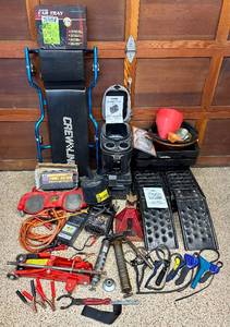 lot 120 image: Large Automotive Care Bundle