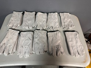 lot 77 image: White Leather Gloves Estimated Size Medium (Qty 10)