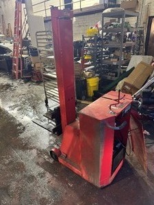 Dayton Electric Forklift.  1000 Lb Capacity.  Power up and down.  Manual push. Model No 1BS60