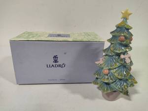 Lladro "Christmas Tree" from the Santa's Workshop Collection