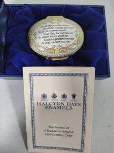 lot 10 image: Halcyon Days Enamels Trinket Box
