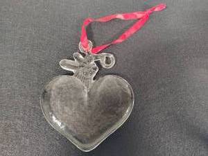 lot 11 image: Kosta Boda Heart Sun Catcher