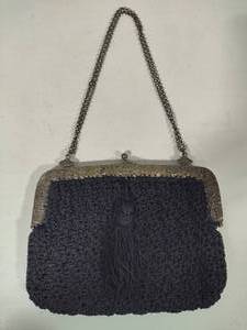lot 16 image: VIntage Crocheted Ladies Purse wSterling Silver Frame