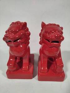 lot 24 image: Foo Dog Statues