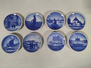 lot 27 image: Vintage Miniature Collector Plates