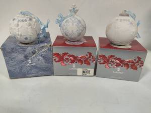 lot 32 image: Lladro 2004, 2005 & 2006 Round Ball Christmas Ornaments wBox