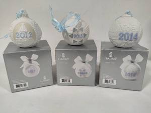 lot 34 image: Lladro 2012, 2013 & 2014 Round Ball Christmas Ornaments wBox