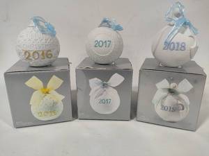 lot 35 image: Lladro 2016, 2017 & 2018 Round Ball Christmas Ornaments wBox