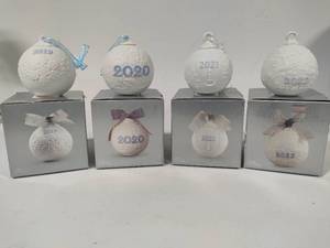 lot 36 image: Lladro 2019, 2020 & 2021 Round Ball Christmas Ornaments wBox
