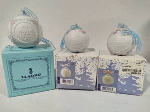 lot 39 image: Lladro 1990, 1995 & 1996 Round Ball Christmas Ornaments wBox