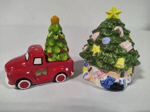 lot 43 image: Holiday Salt & Pepper Sets