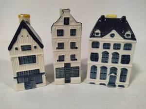 lot 51 image: Blue Delfts Houses Exclusively Made for KLM by Bols