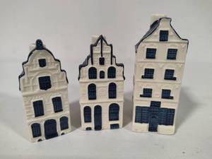 lot 53 image: Blue Delfts Houses Exclusively Made for KLM by Bols