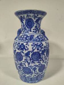 lot 58 image: Blue & White Large Porcelain Vase