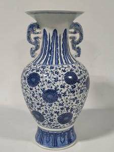 lot 59 image: Blue & White Decorative Two-Handled Vase