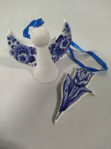 lot 62 image: Delft Blue & White Hanging Ornaments.