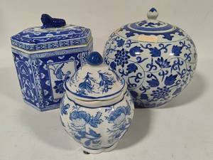 lot 63 image: Blue & White Decor Pieces