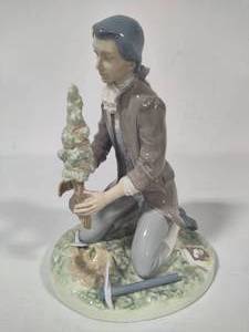 lot 102 image: Lladro The Horticulturist #5733