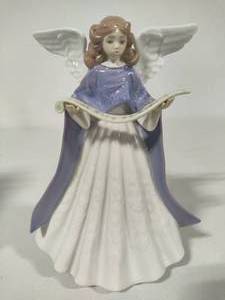 lot 105 image: Lladro Angel Tree Topper
