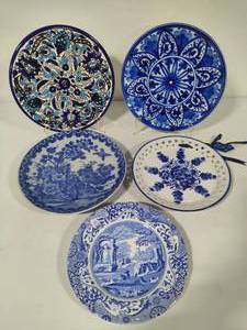 lot 75 image: Blue & White Hanging Plate Collection